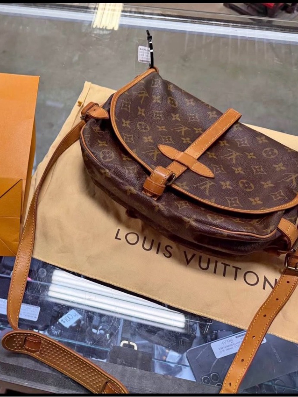 Louis Vuitton 🤎🧡Saumur 30 Monogram Handbag🧡💛Great Used condition 🧡